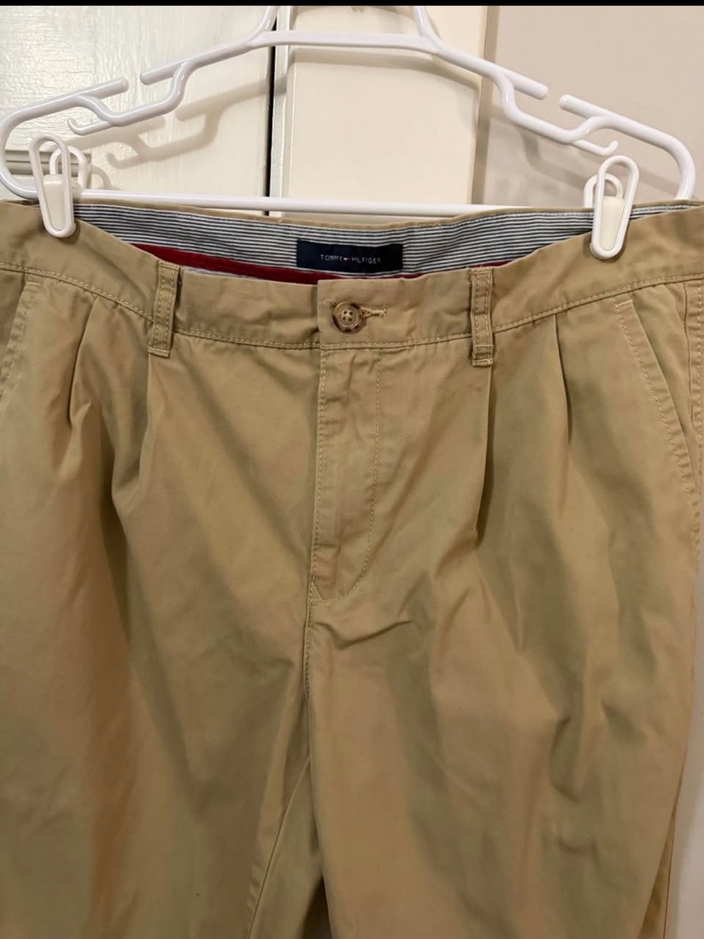 Tommy Hilfiger Men’s Tan Pleated Chino Pants